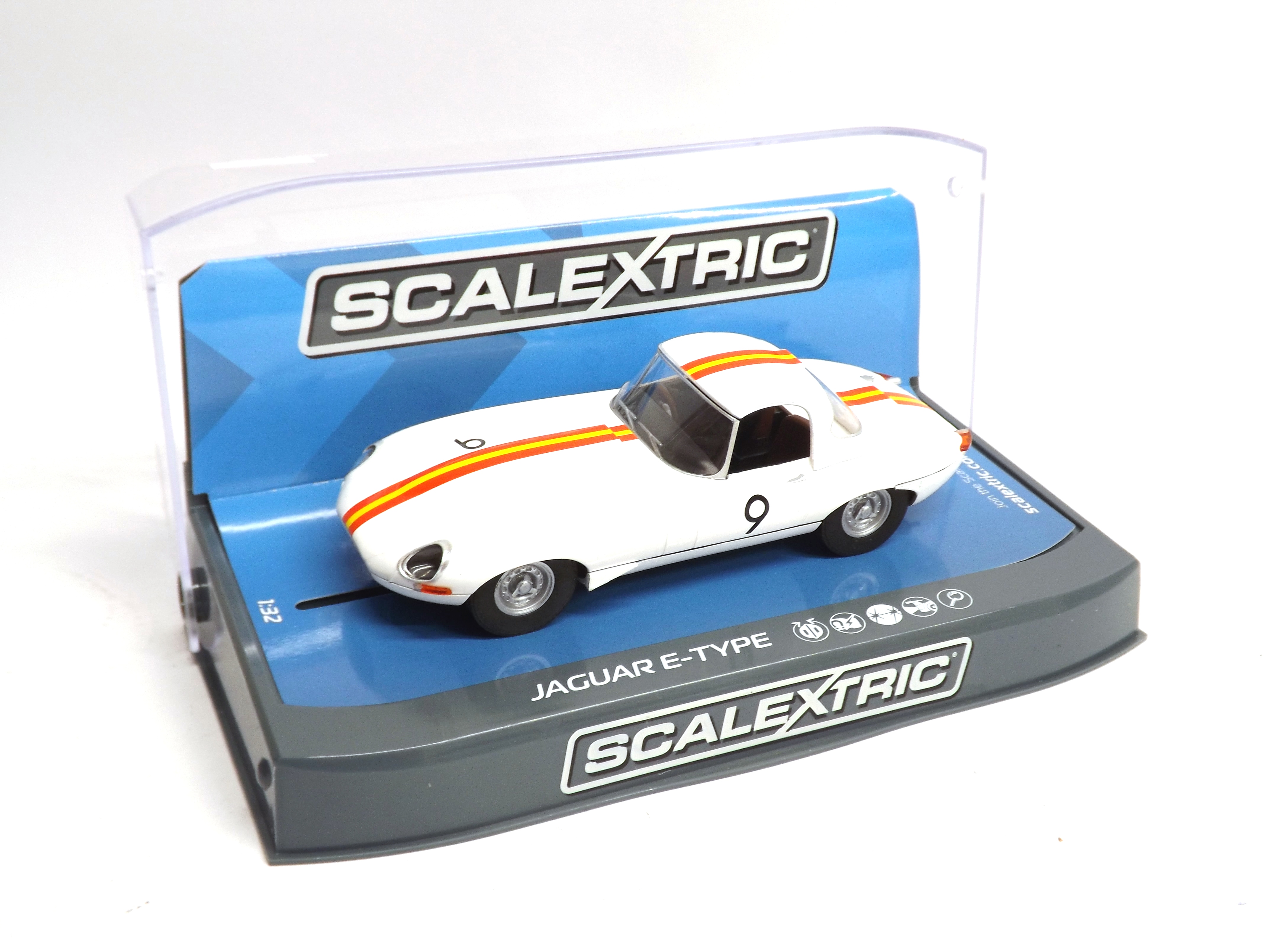 Scalextric C3890 Jaguar E-Type Bathurst 1965